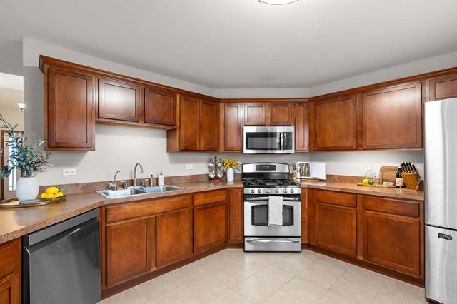 10396 Adler Cove, St. John, IN 46373