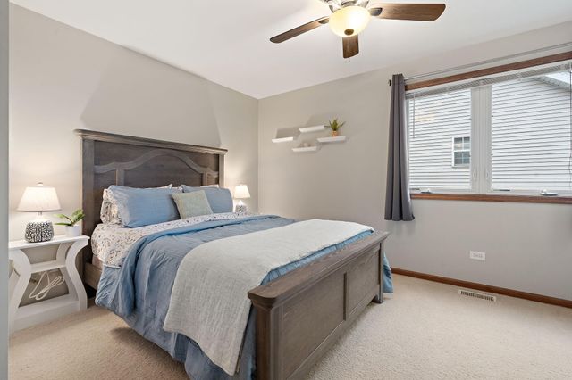 10396 Adler Cove, St. John, IN 46373