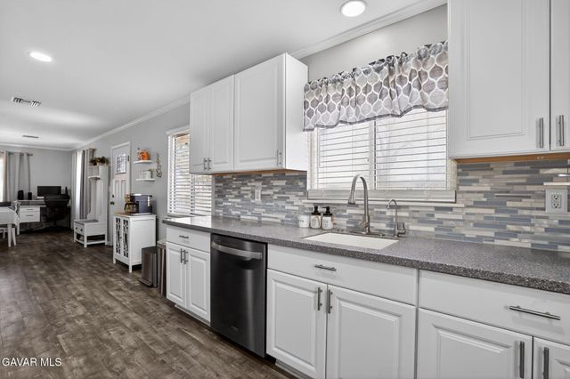 44423 Kingtree Avenue, Lancaster, CA 93534