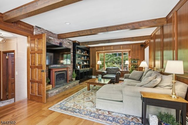 75 Green Hill Rd, Kinnelon Boro, NJ 07405
