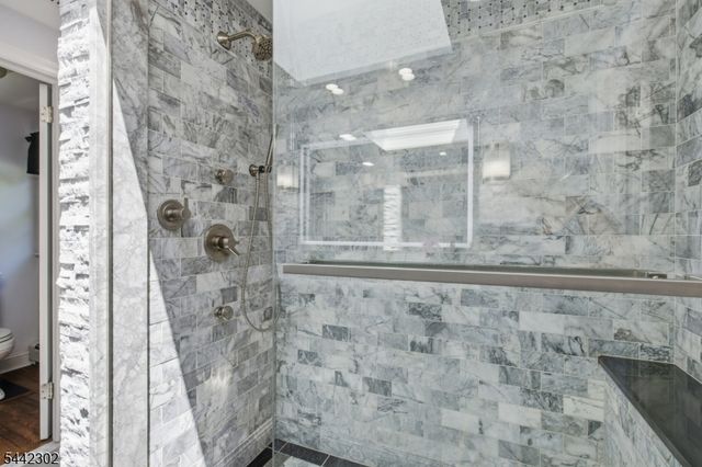 75 Green Hill Rd, Kinnelon Boro, NJ 07405