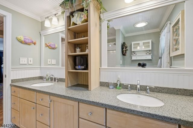 75 Green Hill Rd, Kinnelon Boro, NJ 07405