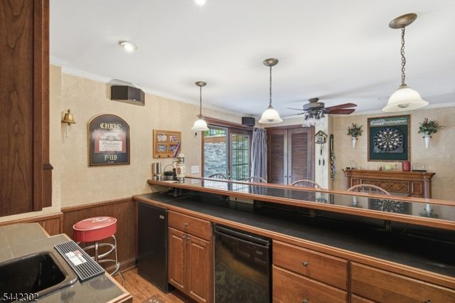 75 Green Hill Rd, Kinnelon Boro, NJ 07405