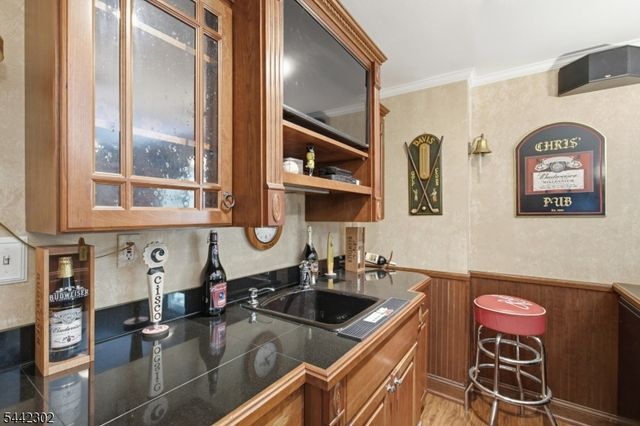 75 Green Hill Rd, Kinnelon Boro, NJ 07405