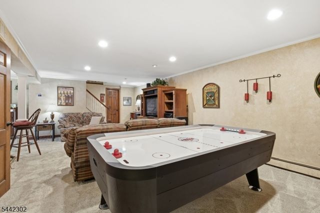75 Green Hill Rd, Kinnelon Boro, NJ 07405