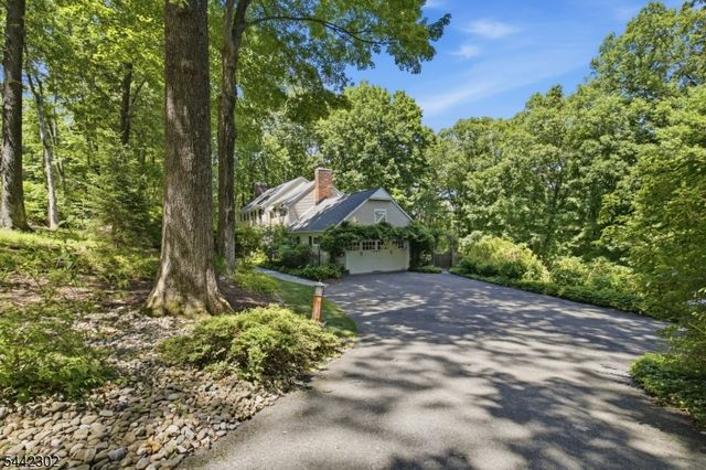 75 Green Hill Rd, Kinnelon Boro, NJ 07405
