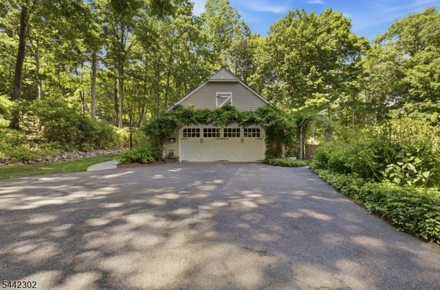 75 Green Hill Rd, Kinnelon Boro, NJ 07405