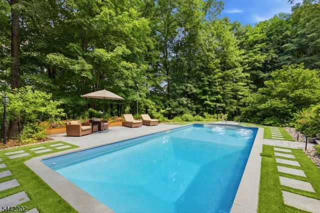 75 Green Hill Rd, Kinnelon Boro, NJ 07405