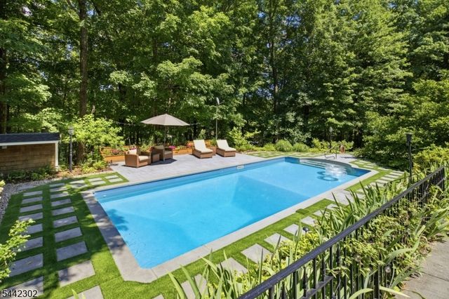 75 Green Hill Rd, Kinnelon Boro, NJ 07405