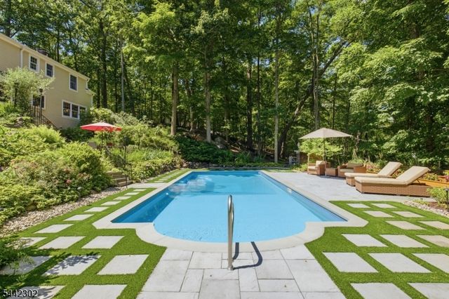 75 Green Hill Rd, Kinnelon Boro, NJ 07405