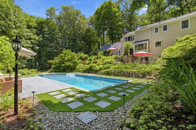 75 Green Hill Rd, Kinnelon Boro, NJ 07405