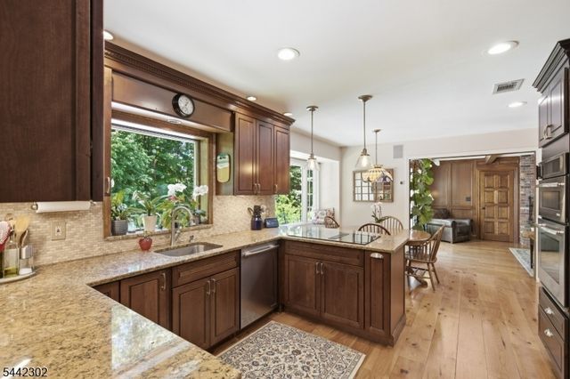 75 Green Hill Rd, Kinnelon Boro, NJ 07405