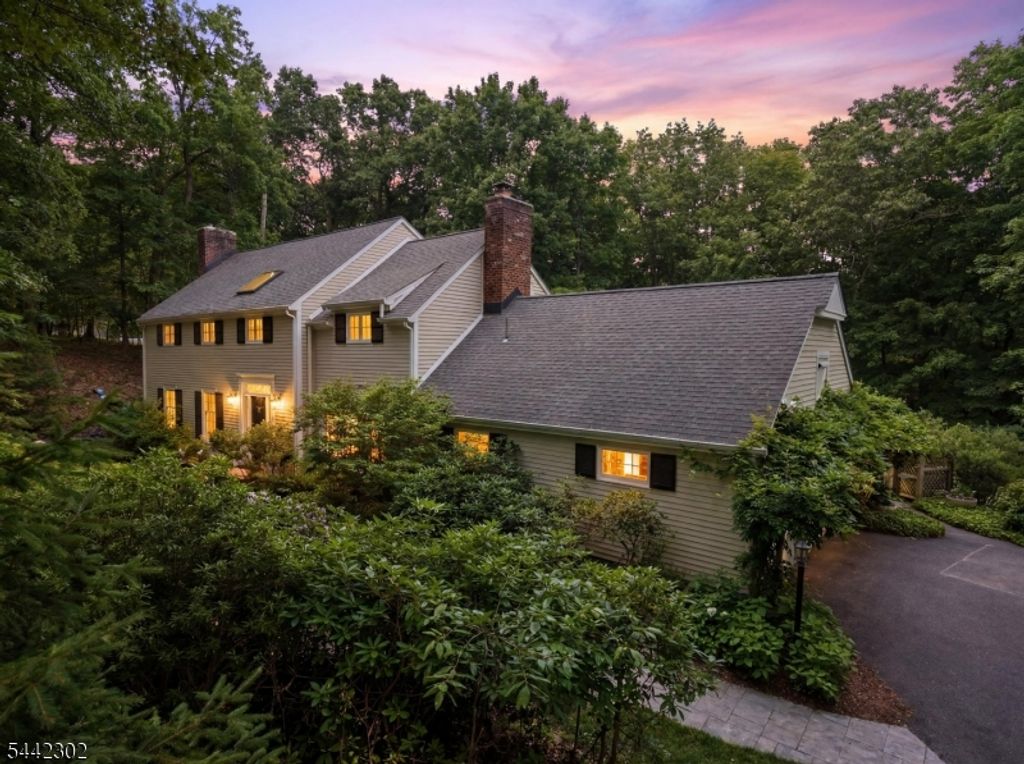 75 Green Hill Rd, Kinnelon Boro, NJ 07405