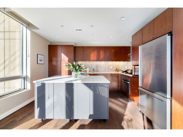 836 S CURRY St 1304, Portland, OR 97239