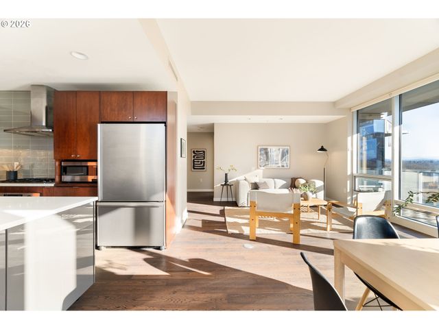 836 S CURRY St 1304, Portland, OR 97239