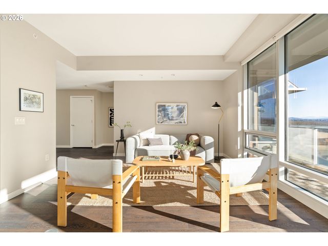 836 S CURRY St 1304, Portland, OR 97239