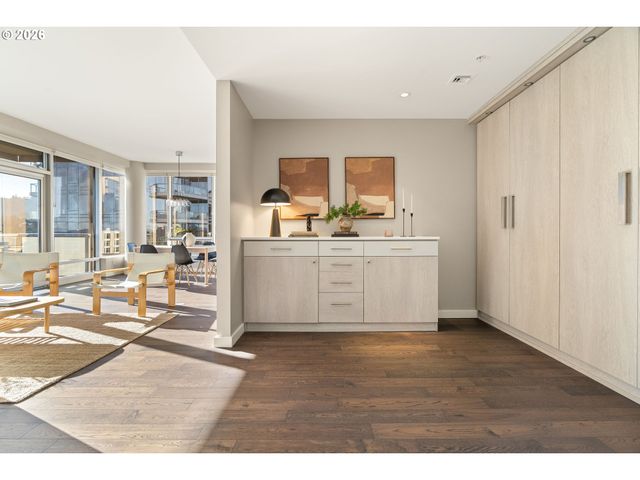 836 S CURRY St 1304, Portland, OR 97239