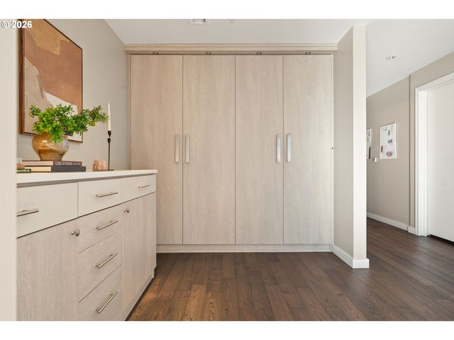 836 S CURRY St 1304, Portland, OR 97239