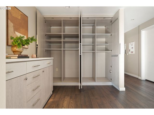 836 S CURRY St 1304, Portland, OR 97239