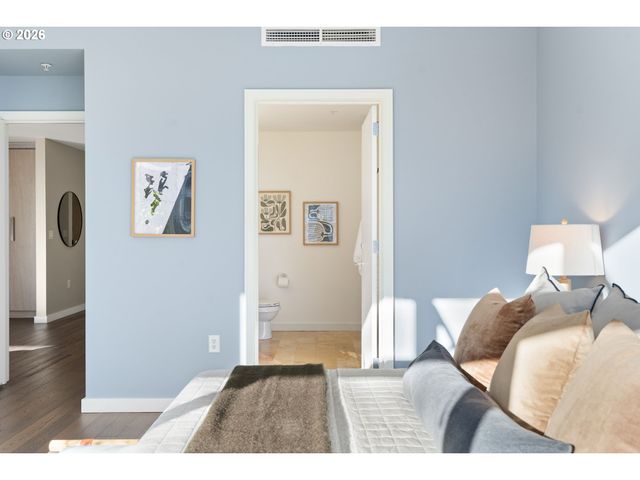 836 S CURRY St 1304, Portland, OR 97239