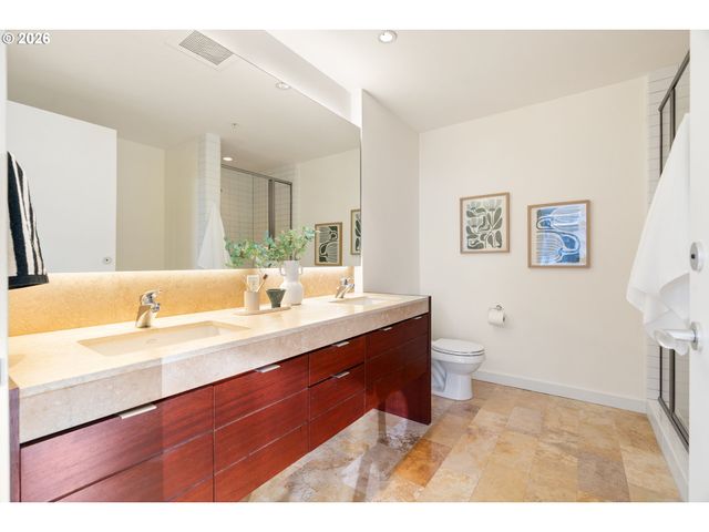 836 S CURRY St 1304, Portland, OR 97239