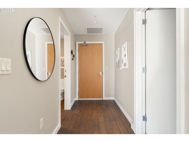 836 S CURRY St 1304, Portland, OR 97239