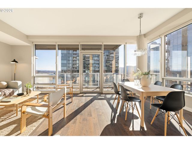 836 S CURRY St 1304, Portland, OR 97239