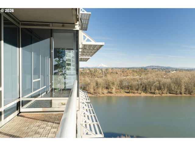 836 S CURRY St 1304, Portland, OR 97239