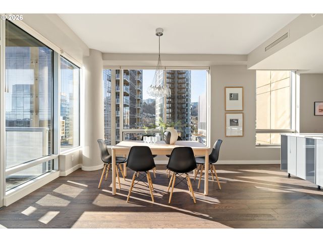 836 S CURRY St 1304, Portland, OR 97239