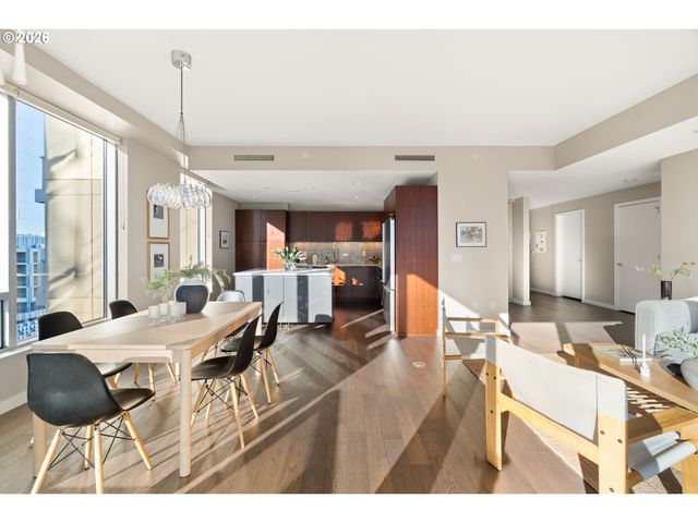 836 S CURRY St 1304, Portland, OR 97239