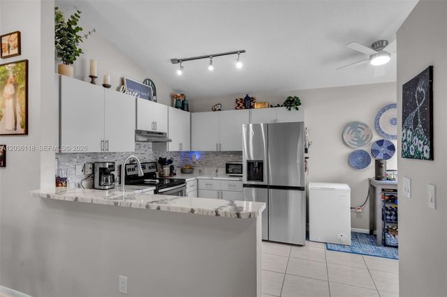 12026 NW 11th St 12026, Pembroke Pines, FL 33026