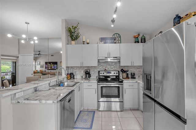 12026 NW 11th St 12026, Pembroke Pines, FL 33026