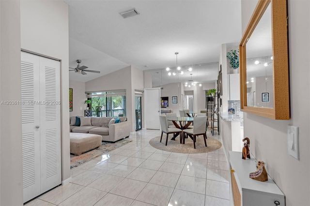 12026 NW 11th St 12026, Pembroke Pines, FL 33026