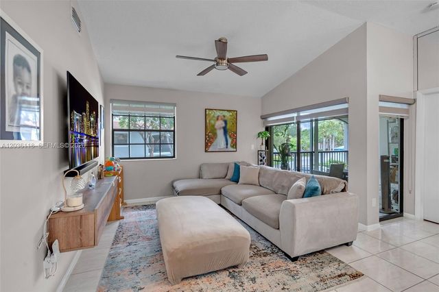 12026 NW 11th St 12026, Pembroke Pines, FL 33026