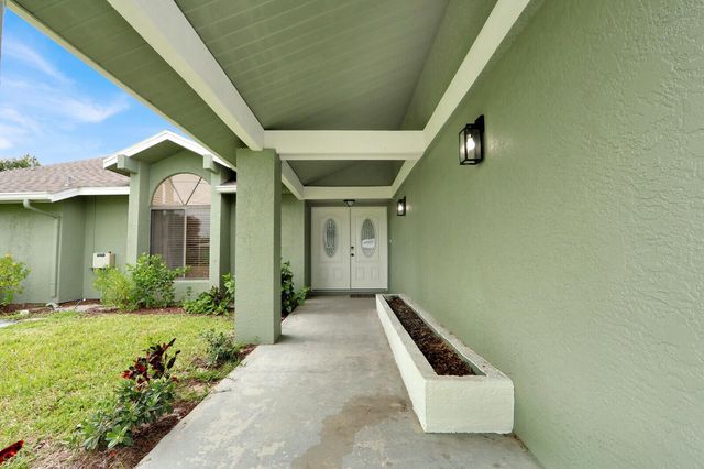 362 SE Crosspoint Drive, Port St. Lucie, FL 34983