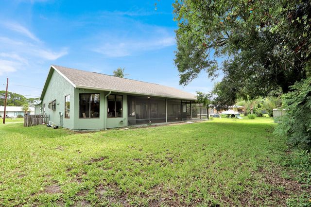 362 SE Crosspoint Drive, Port St. Lucie, FL 34983
