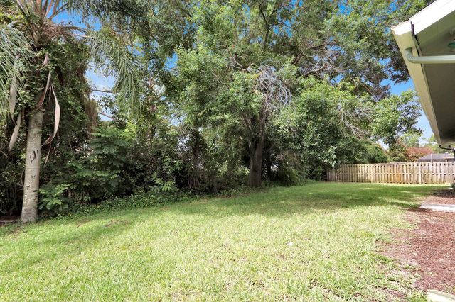 362 SE Crosspoint Drive, Port St. Lucie, FL 34983