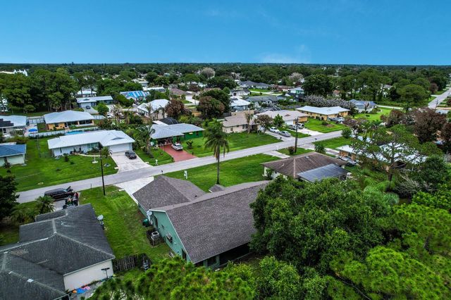 362 SE Crosspoint Drive, Port St. Lucie, FL 34983