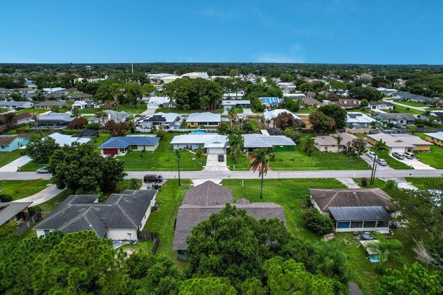 362 SE Crosspoint Drive, Port St. Lucie, FL 34983