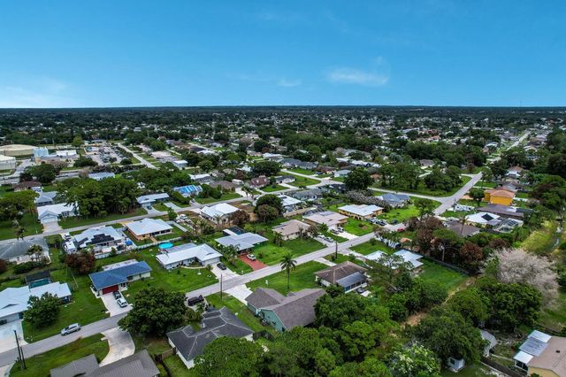 362 SE Crosspoint Drive, Port St. Lucie, FL 34983
