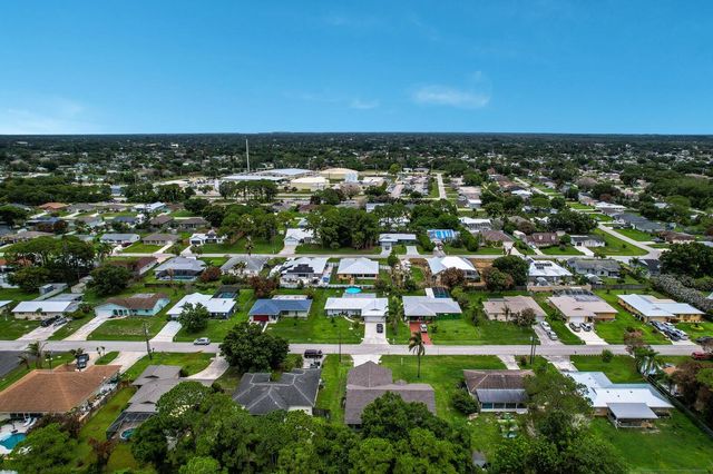 362 SE Crosspoint Drive, Port St. Lucie, FL 34983