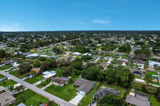 362 SE Crosspoint Drive, Port St. Lucie, FL 34983