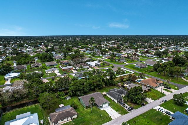 362 SE Crosspoint Drive, Port St. Lucie, FL 34983