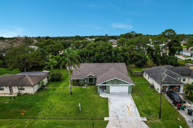 362 SE Crosspoint Drive, Port St. Lucie, FL 34983