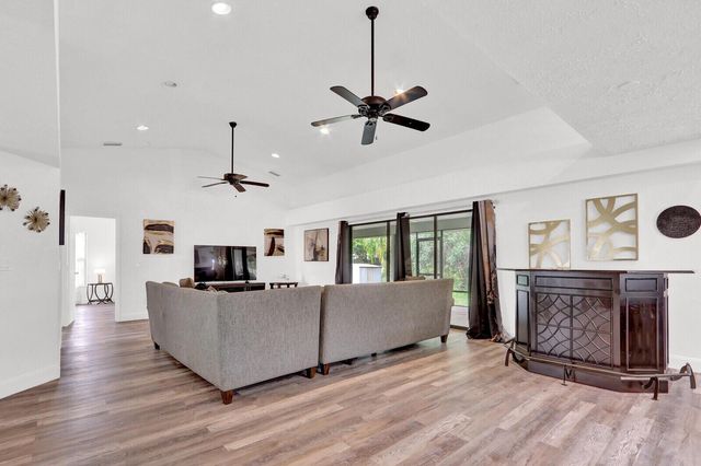 362 SE Crosspoint Drive, Port St. Lucie, FL 34983