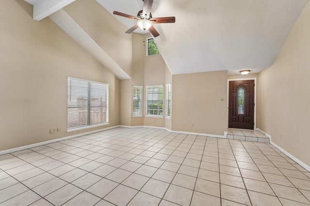 2015 Creek Valley Lane, Sugar Land, TX 77478