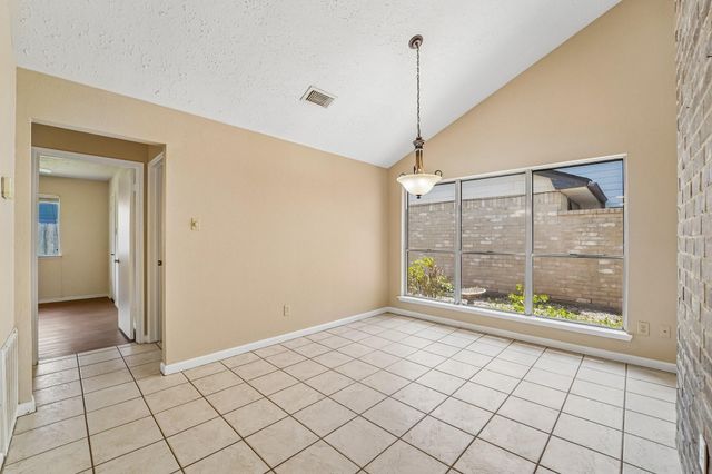 2015 Creek Valley Lane, Sugar Land, TX 77478