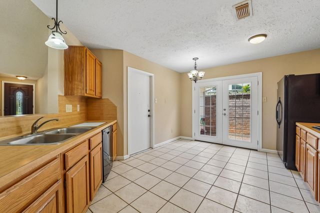 2015 Creek Valley Lane, Sugar Land, TX 77478