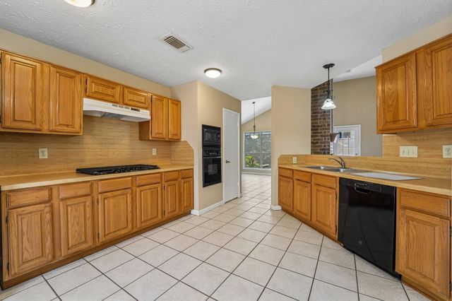 2015 Creek Valley Lane, Sugar Land, TX 77478