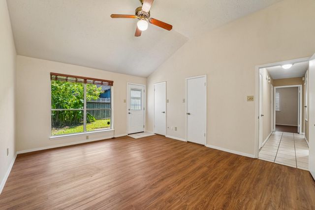 2015 Creek Valley Lane, Sugar Land, TX 77478